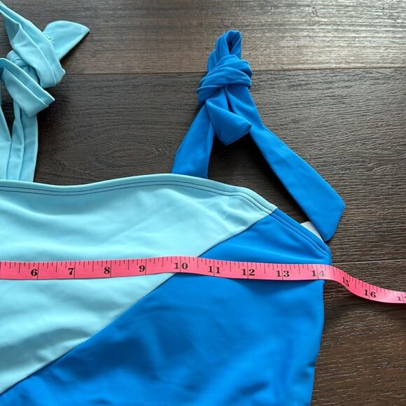 Color block NWOT Swimming Suit, full coverage, padded bra and high back. - Picture 4 of 8